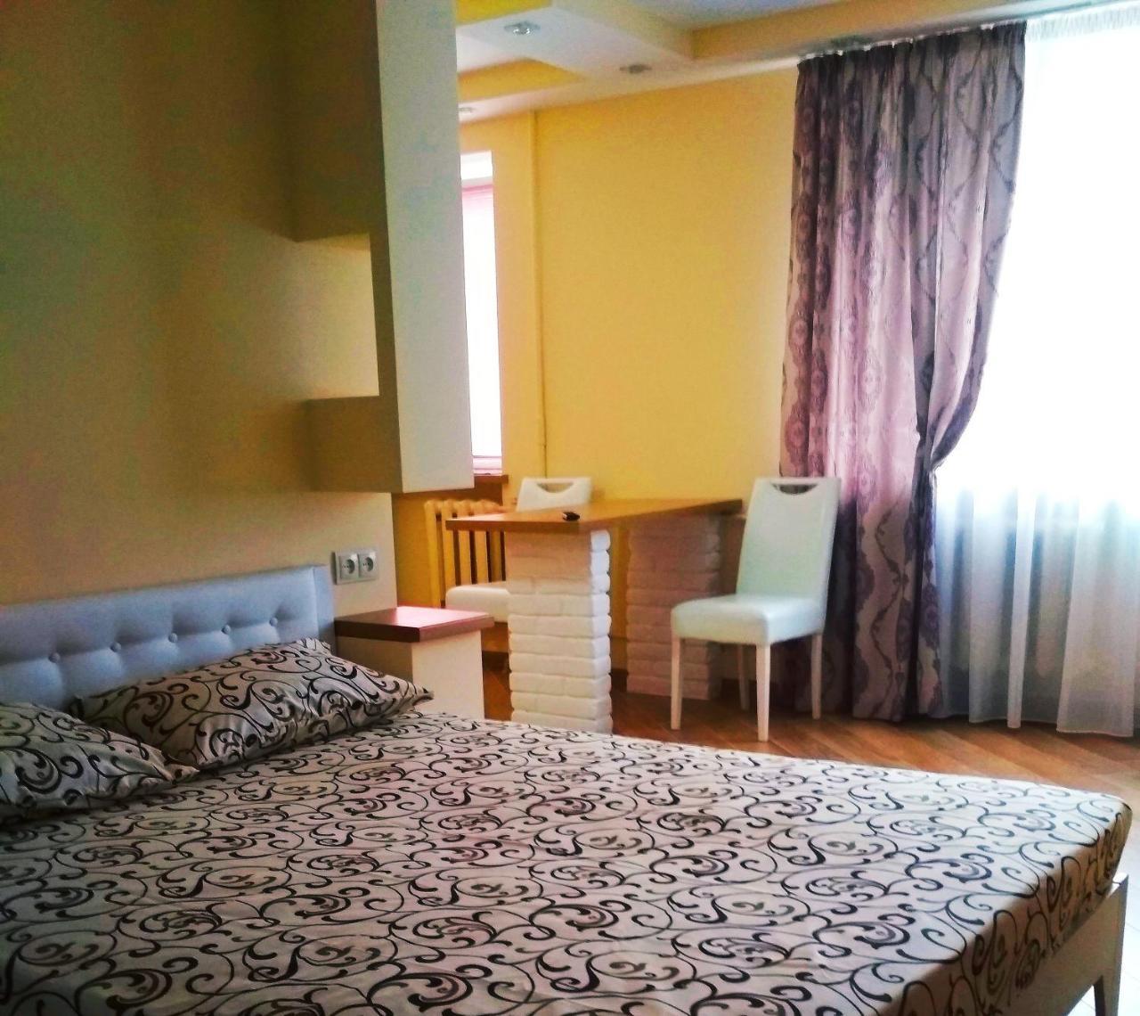 Apartments In The Center Maidan Rivne Exteriör bild