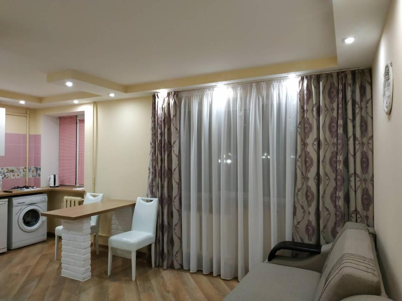 Apartments In The Center Maidan Rivne Exteriör bild