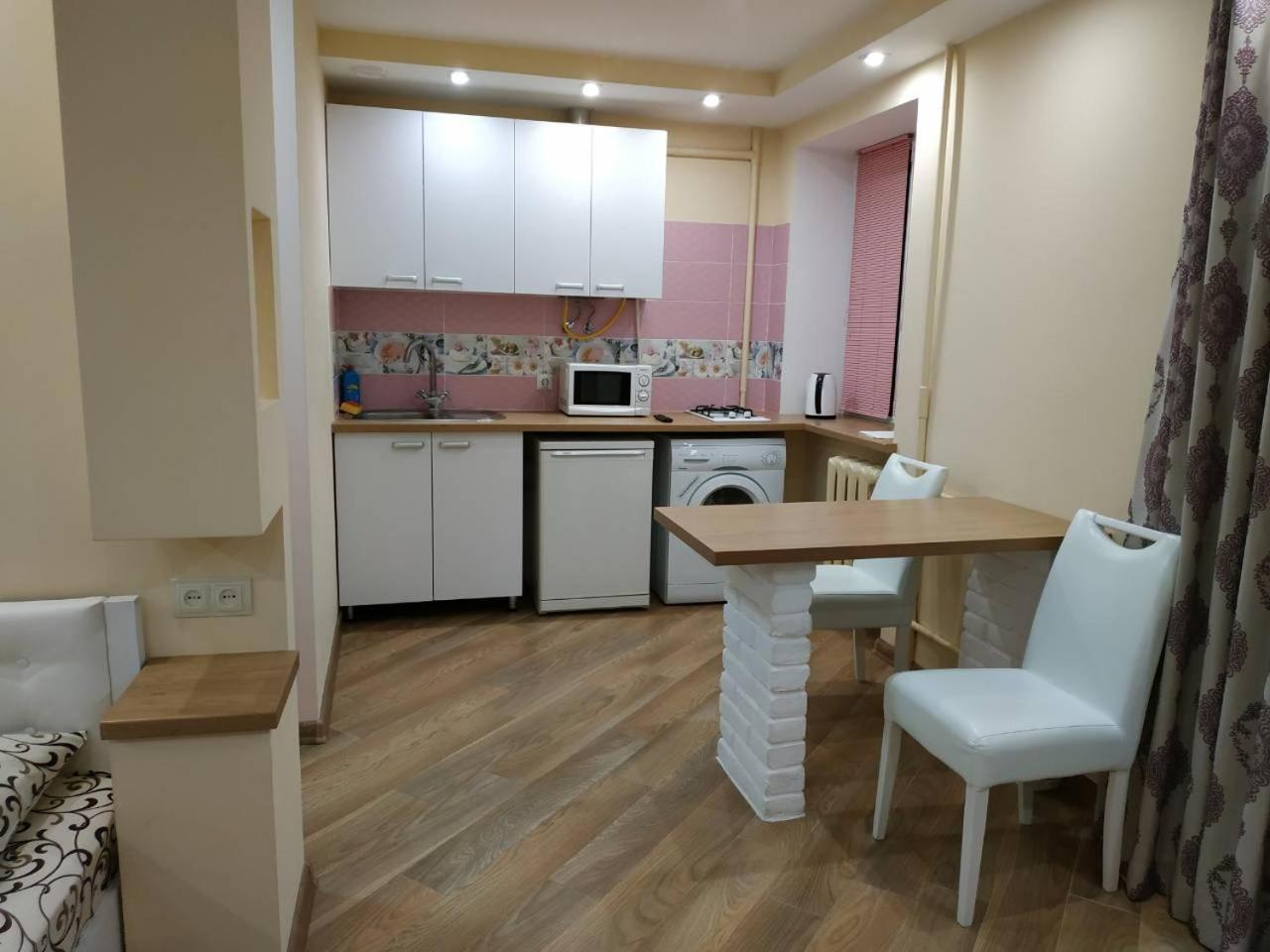 Apartments In The Center Maidan Rivne Exteriör bild