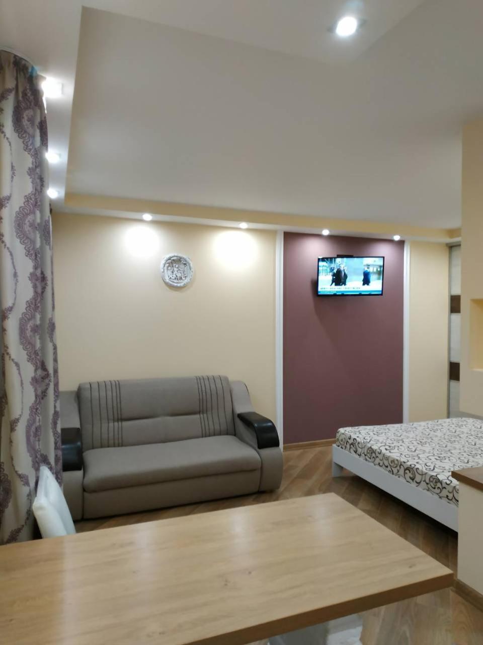 Apartments In The Center Maidan Rivne Exteriör bild
